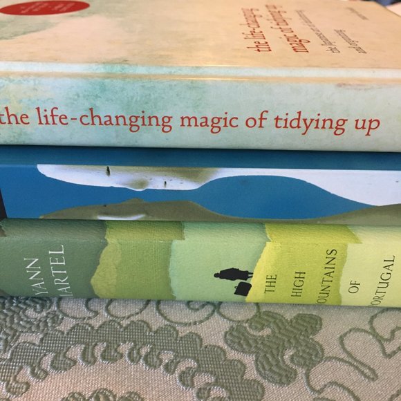 'The Life-Changing Magic of Tidying Up' Hardcover By Marie Kondo - Picture 5 of 9